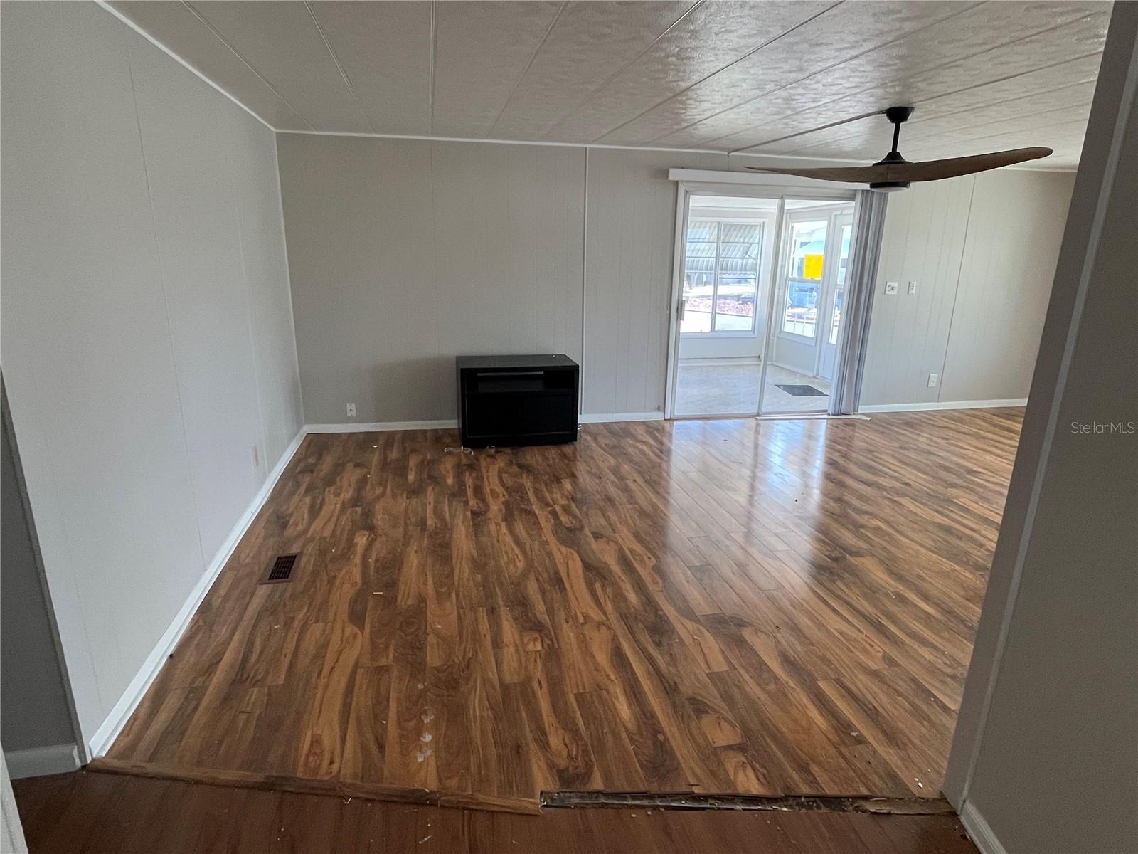633 COMO DR — photo 7