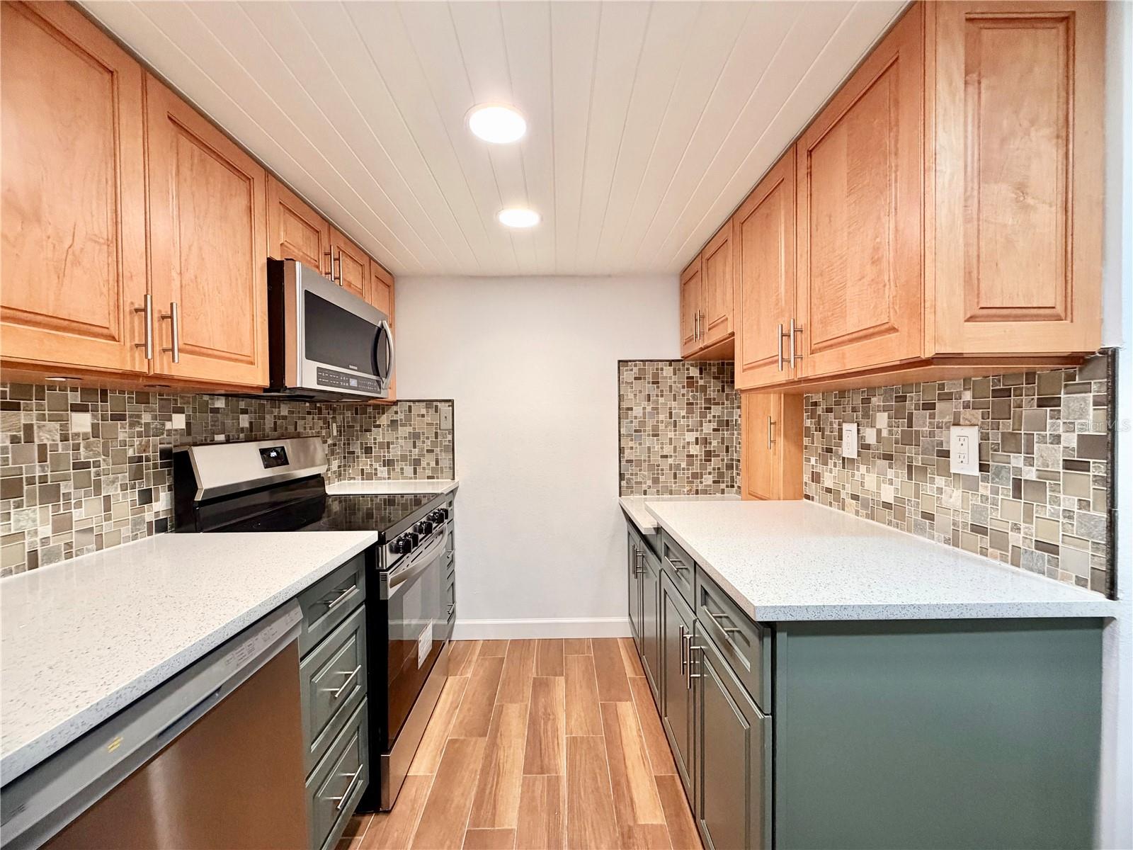7400 SUN ISLAND DR S #111 — photo 8