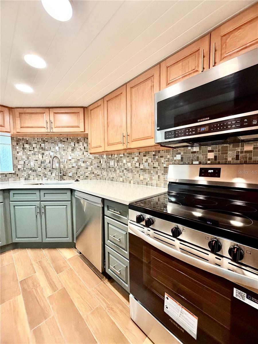7400 SUN ISLAND DR S #111 — photo 7