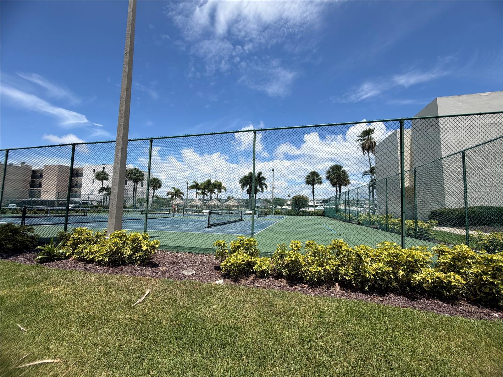 7400 SUN ISLAND DR S #111 — photo 27