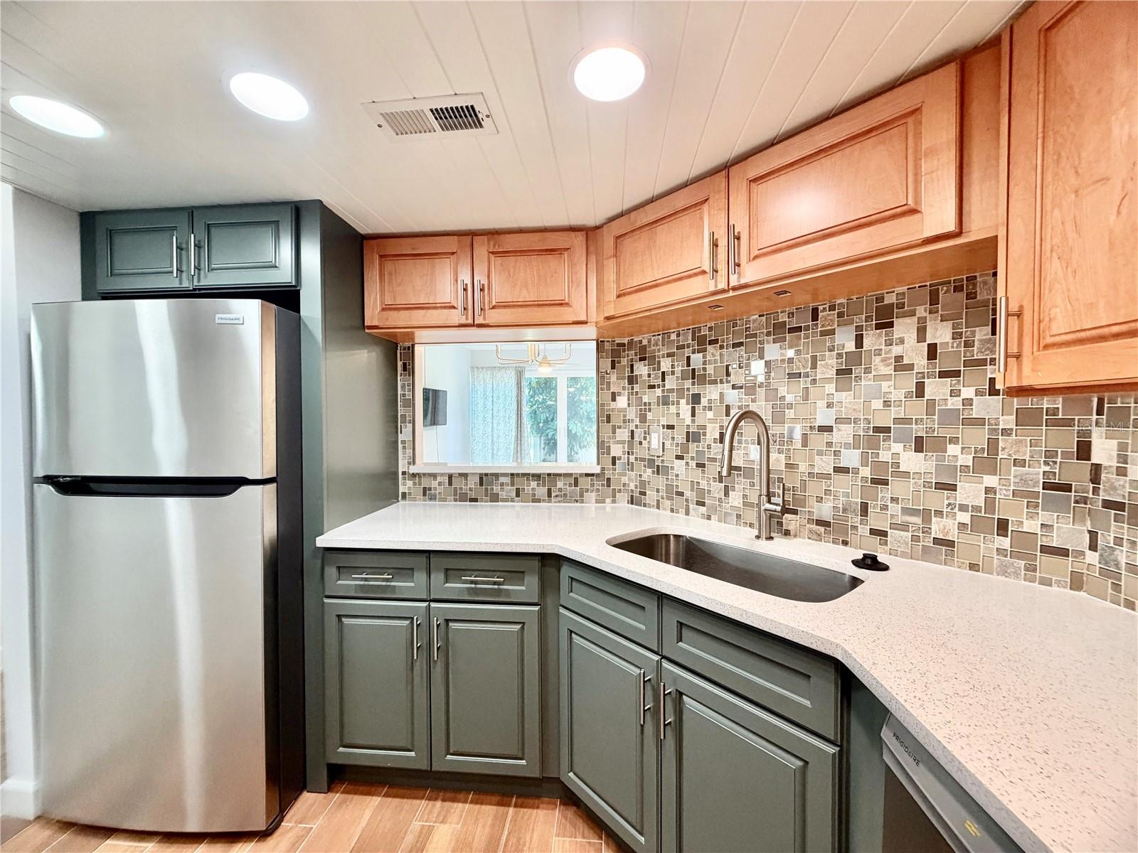 7400 SUN ISLAND DR S #111 — photo 5