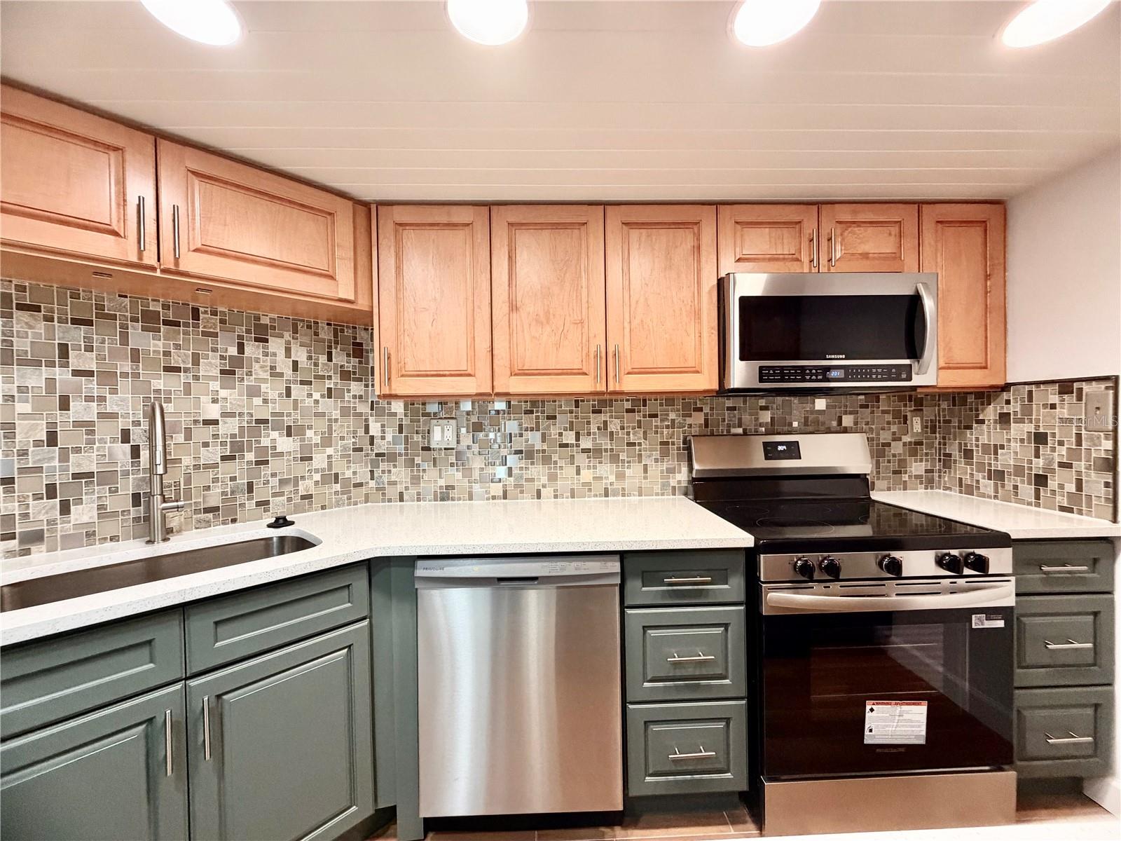 7400 SUN ISLAND DR S #111 — photo 4