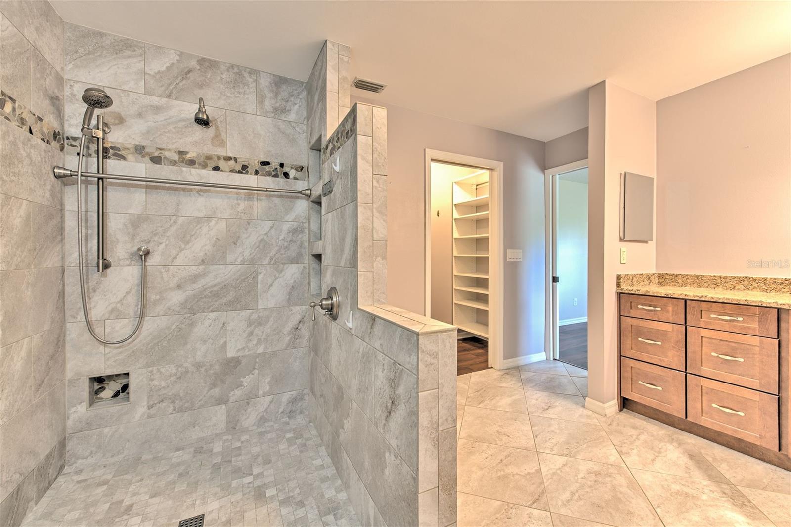 1812 NEW BEDFORD DR — photo 34