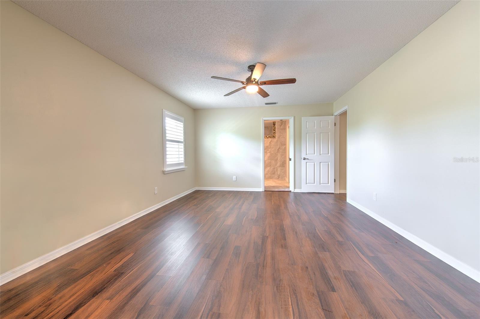 1812 NEW BEDFORD DR — photo 32