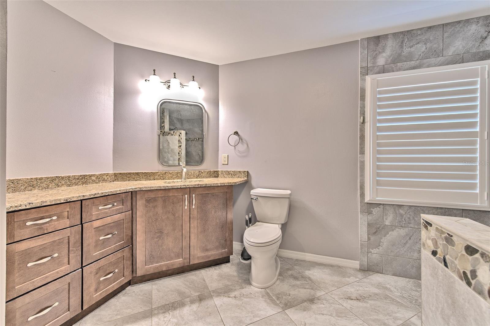 1812 NEW BEDFORD DR — photo 33