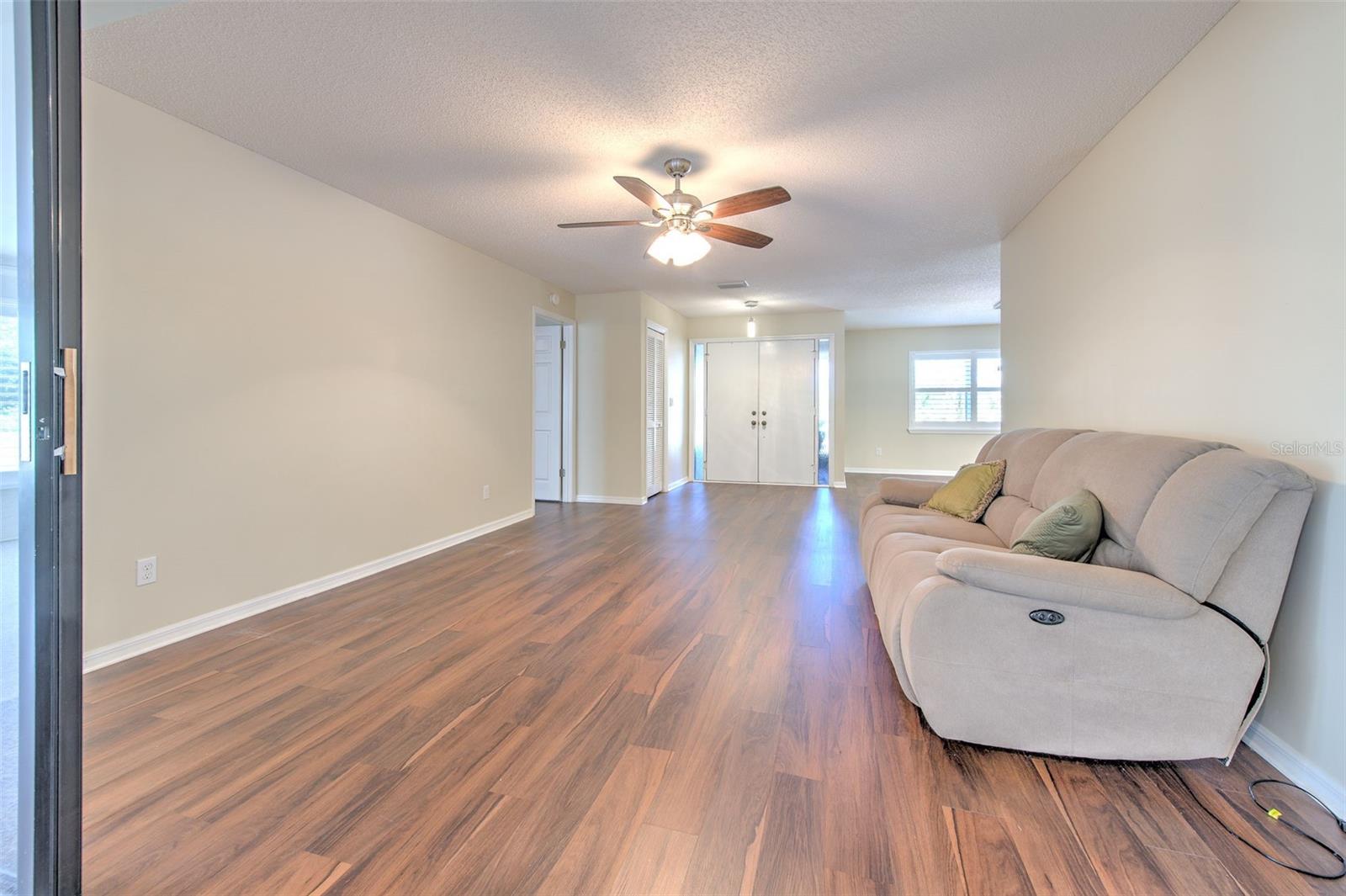 1812 NEW BEDFORD DR — photo 12