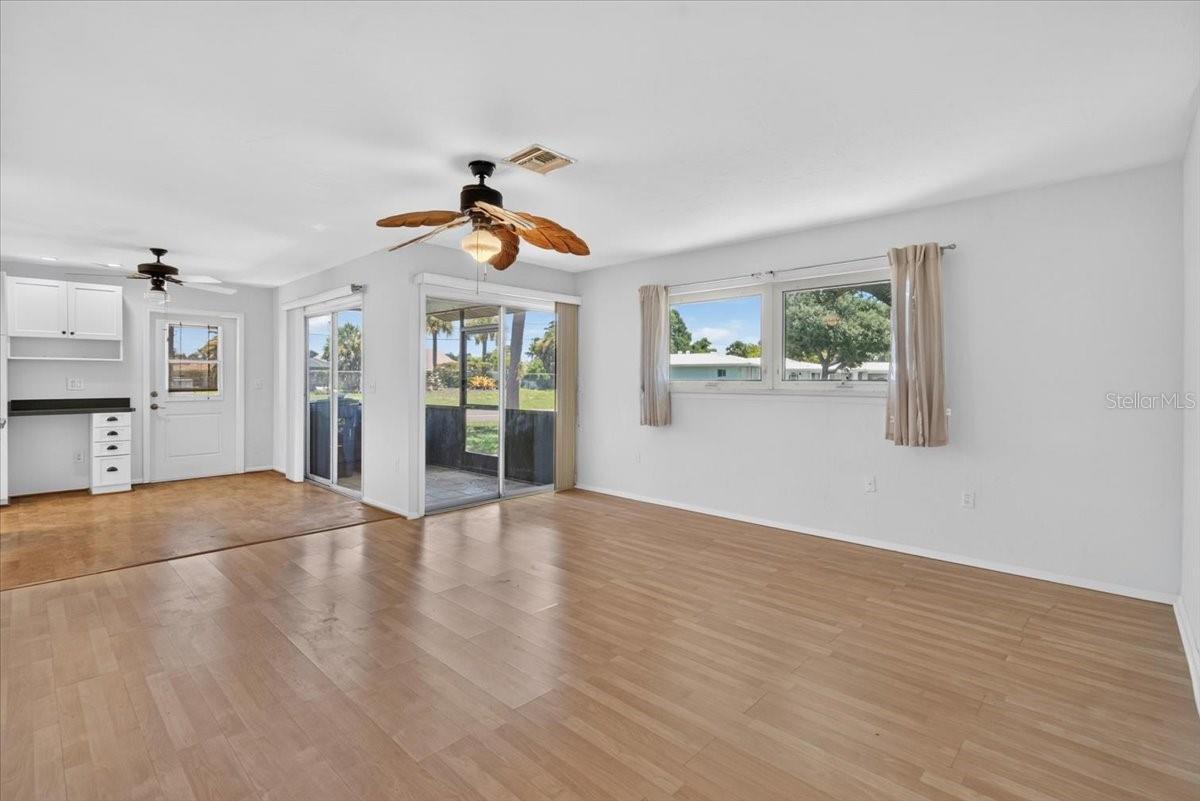 166 CIRCLEWOOD DR #101 — photo 13
