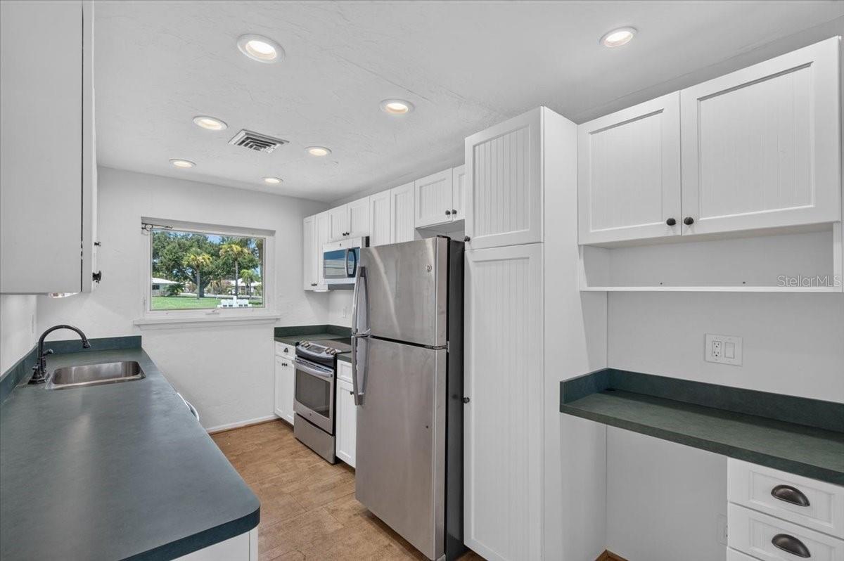 166 CIRCLEWOOD DR #101 — photo 9