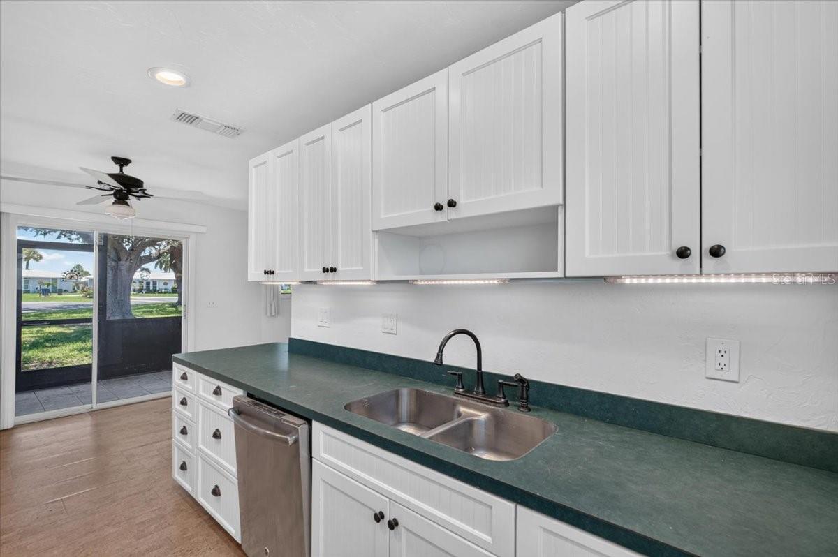166 CIRCLEWOOD DR #101 — photo 11