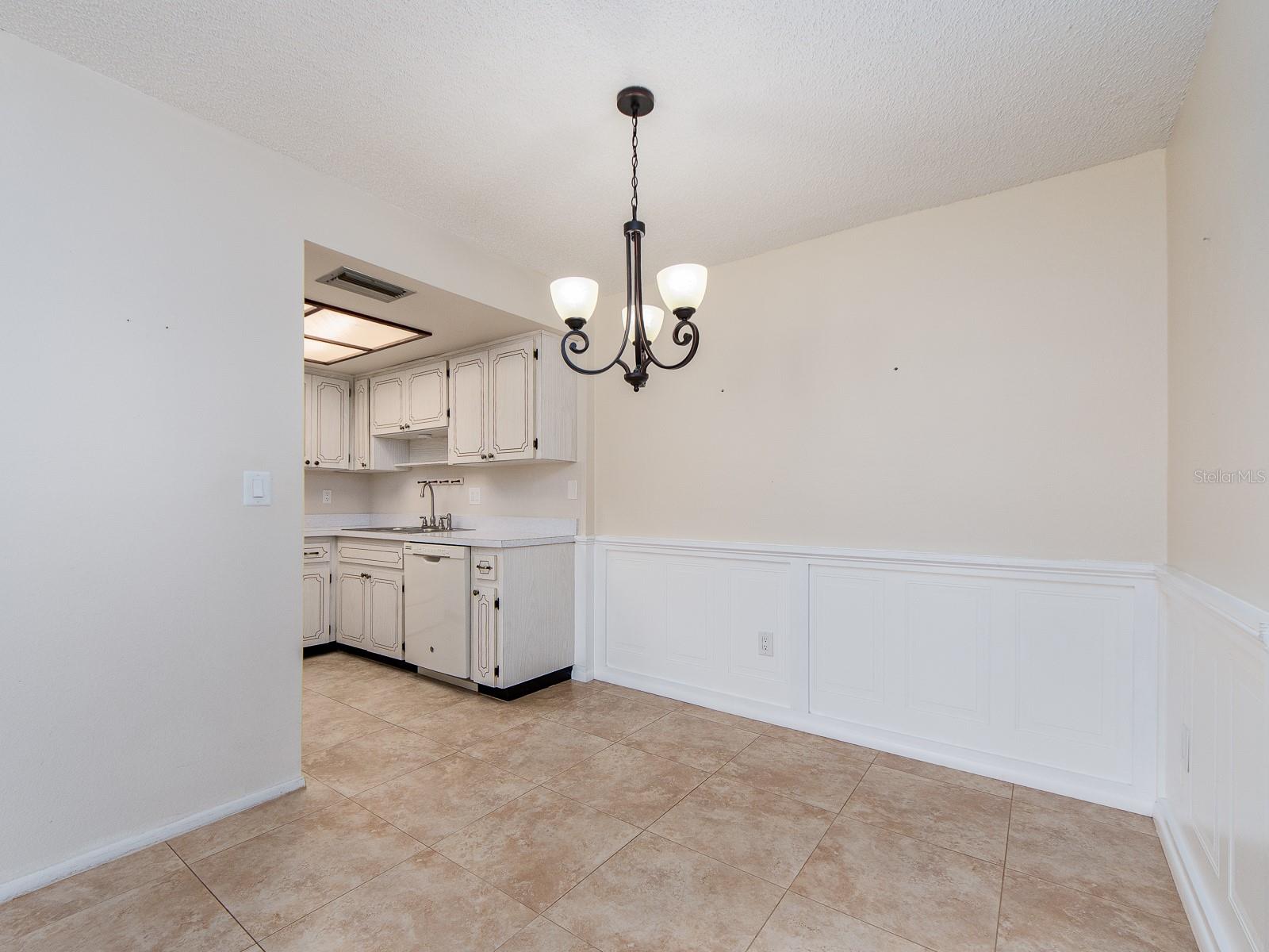 1009 QUEEN ANNE DR #B — photo 12