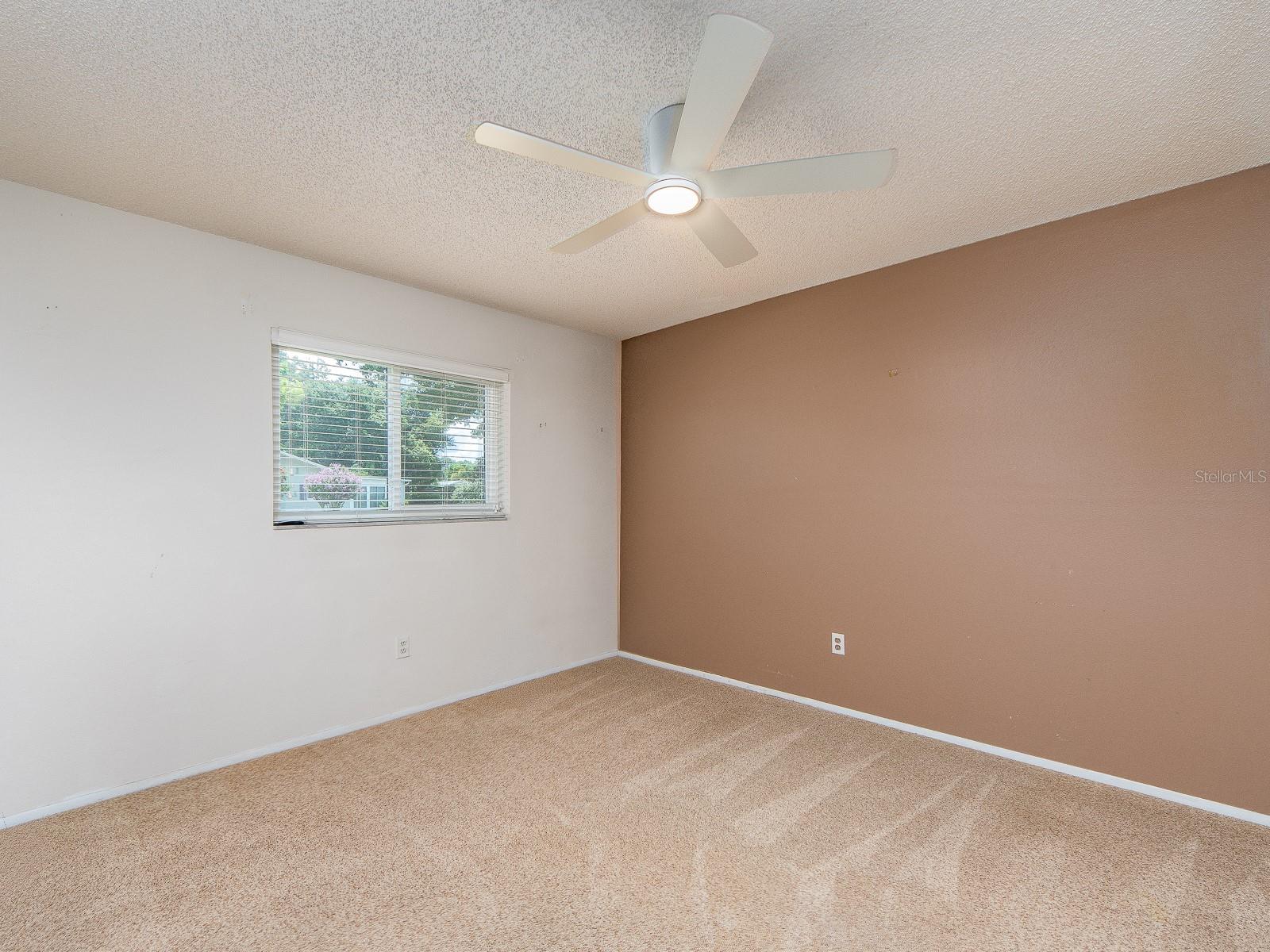 1009 QUEEN ANNE DR #B — photo 18