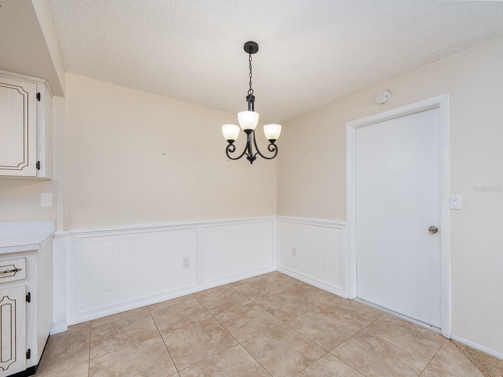 1009 QUEEN ANNE DR #B — photo 13