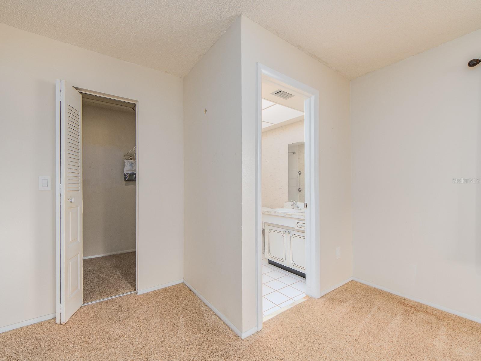 1009 QUEEN ANNE DR #B — photo 15