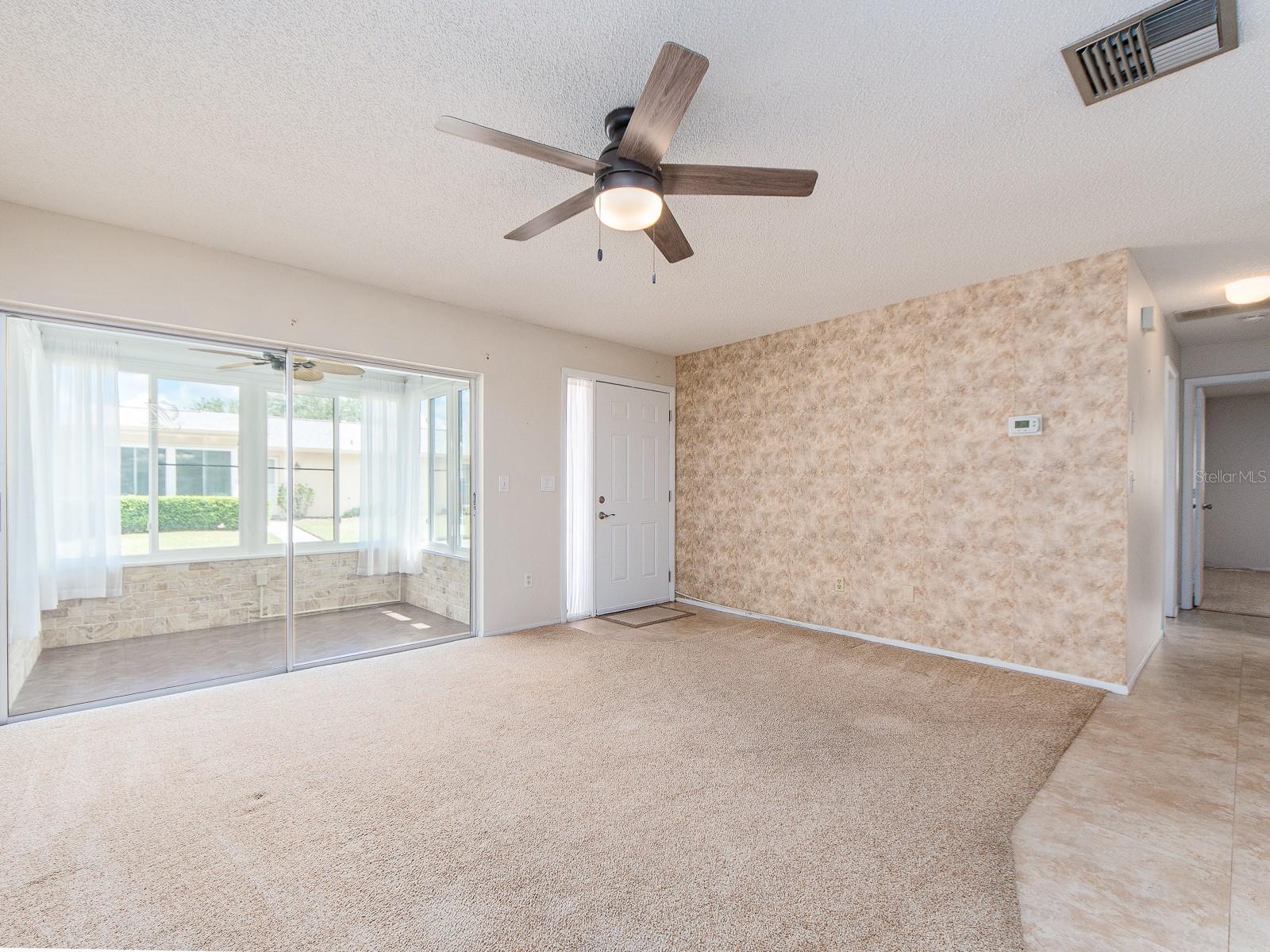 1009 QUEEN ANNE DR #B — photo 6