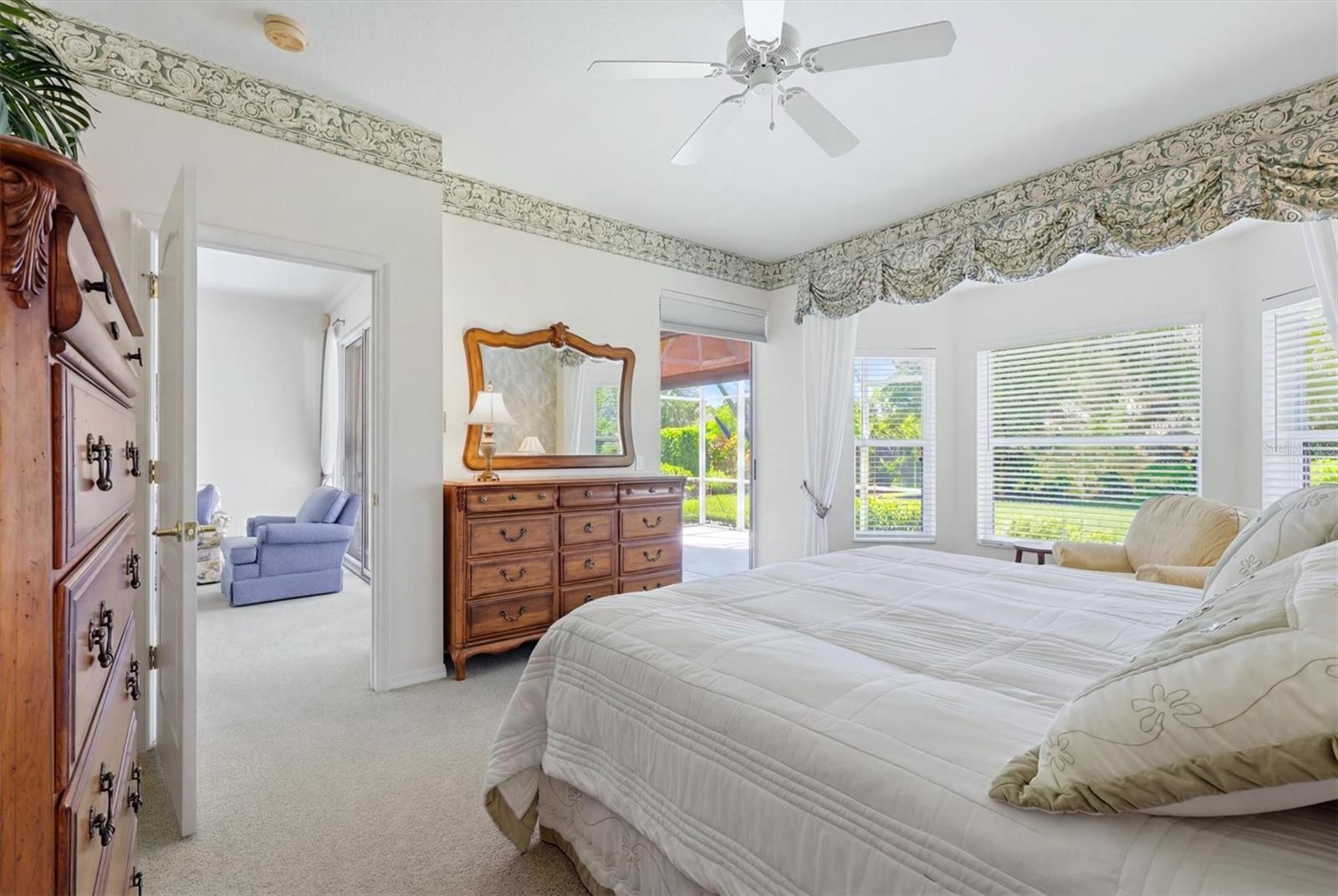 9402 FOREST HILLS CIR — photo 31