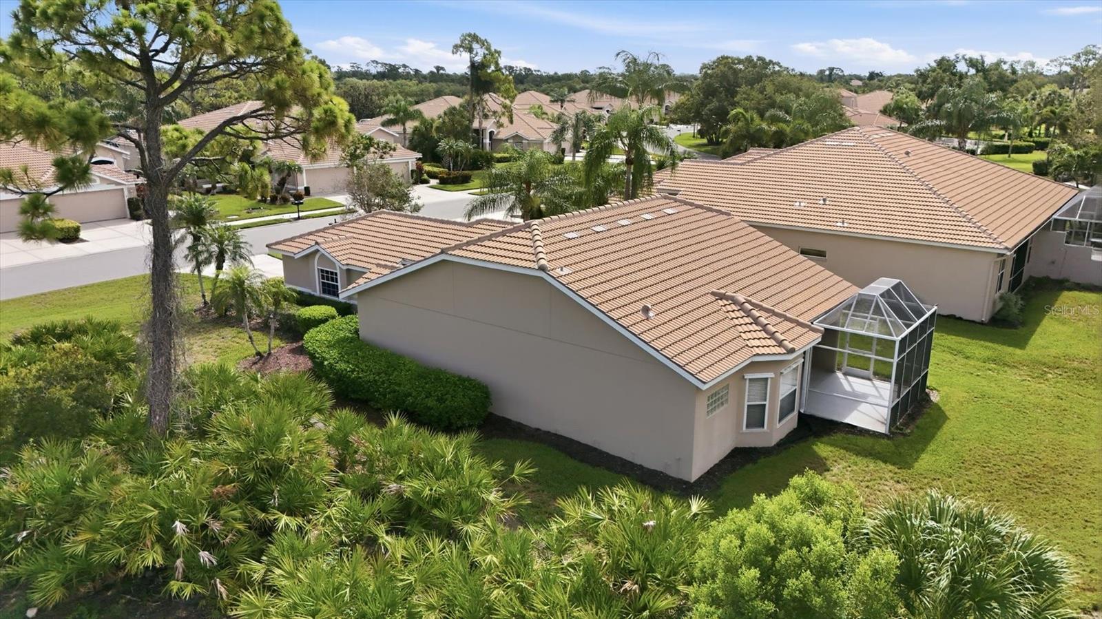 9402 FOREST HILLS CIR — photo 40