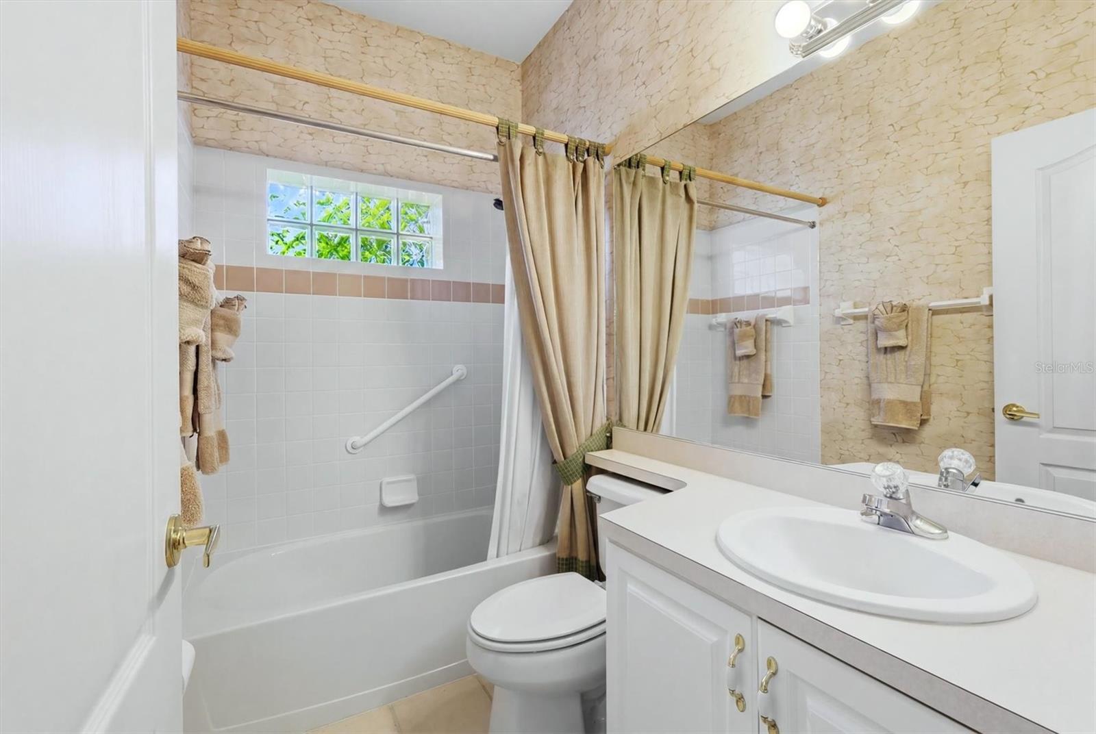 9402 FOREST HILLS CIR — photo 25
