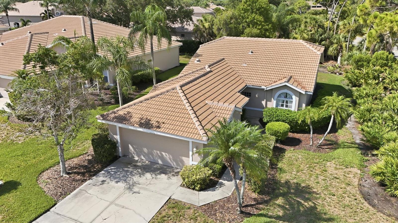 9402 FOREST HILLS CIR — photo 2