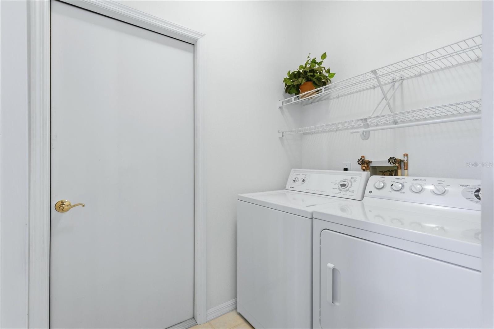 9402 FOREST HILLS CIR — photo 24