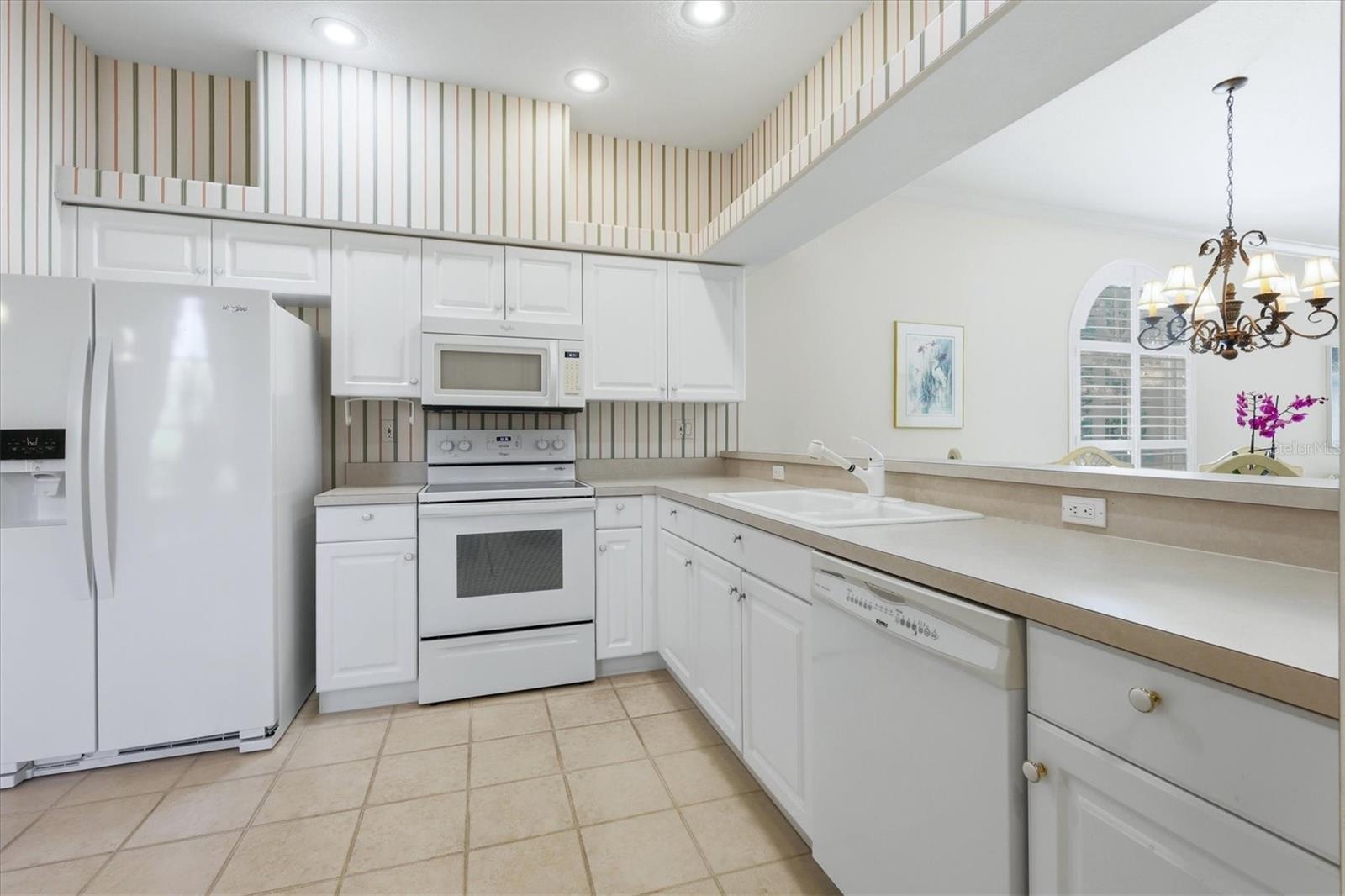 9402 FOREST HILLS CIR — photo 11