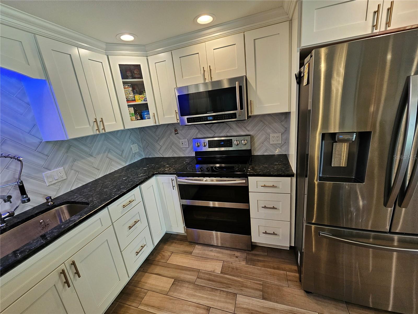 5650 BITTERSWEET DR — photo 8