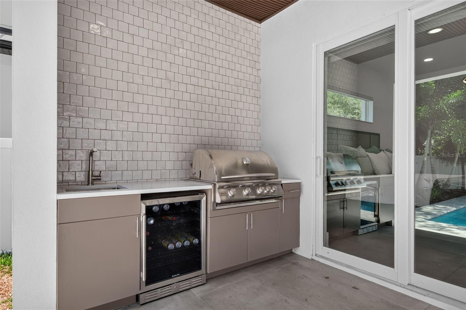 2430 FLOYD ST — photo 30