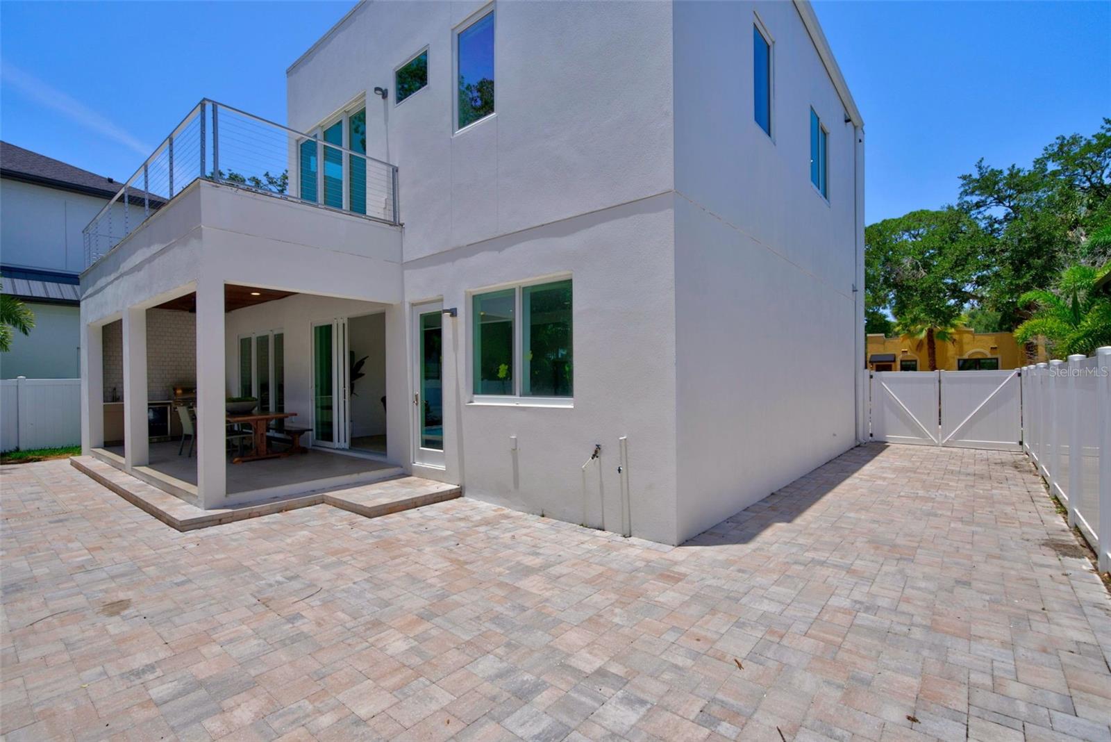 2430 FLOYD ST — photo 32