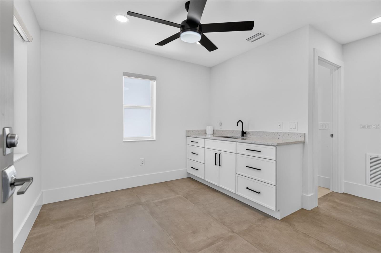 2430 FLOYD ST — photo 62