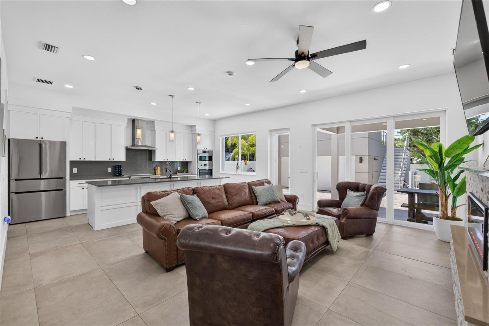 2430 FLOYD ST — photo 11