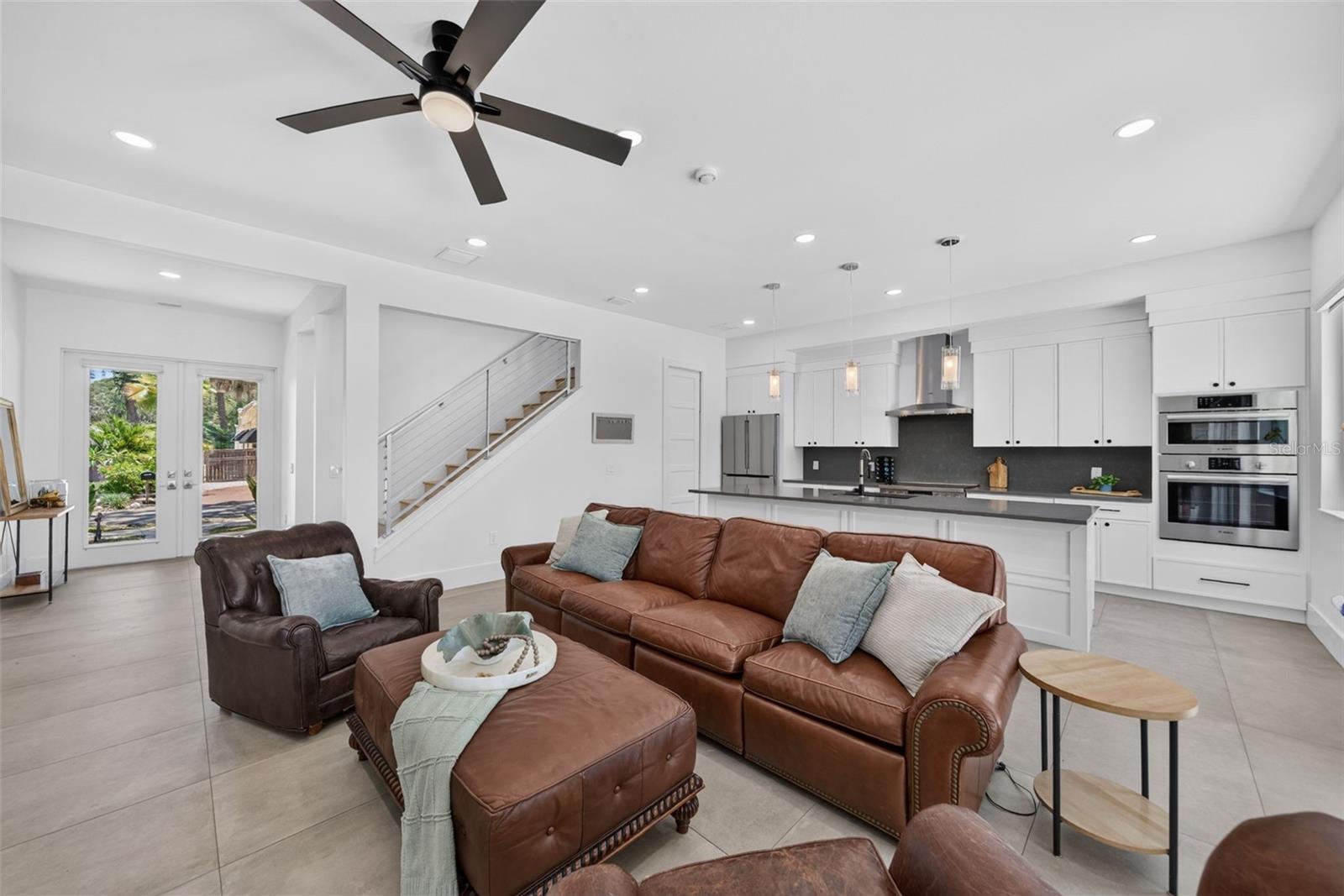 2430 FLOYD ST — photo 3