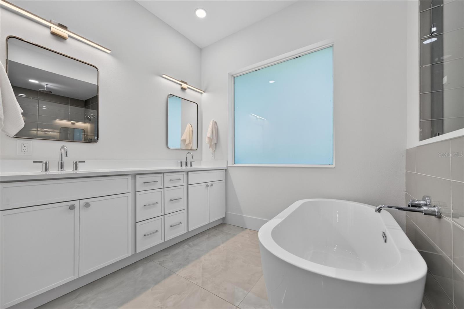 2430 FLOYD ST — photo 24