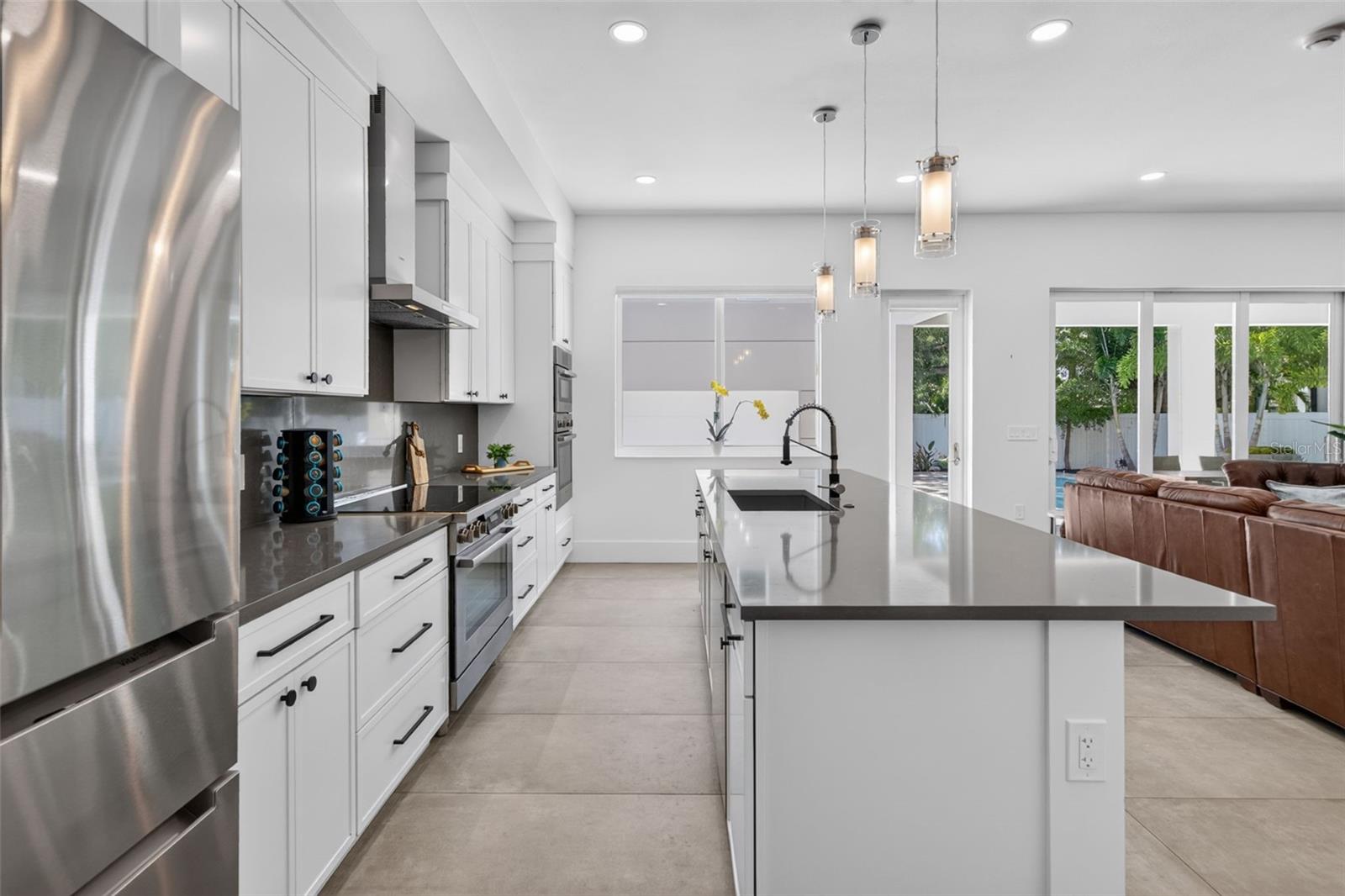 2430 FLOYD ST — photo 17