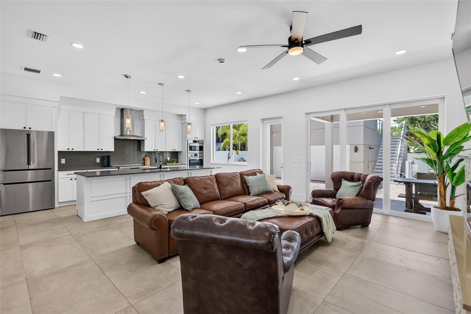 2430 FLOYD ST — photo 10