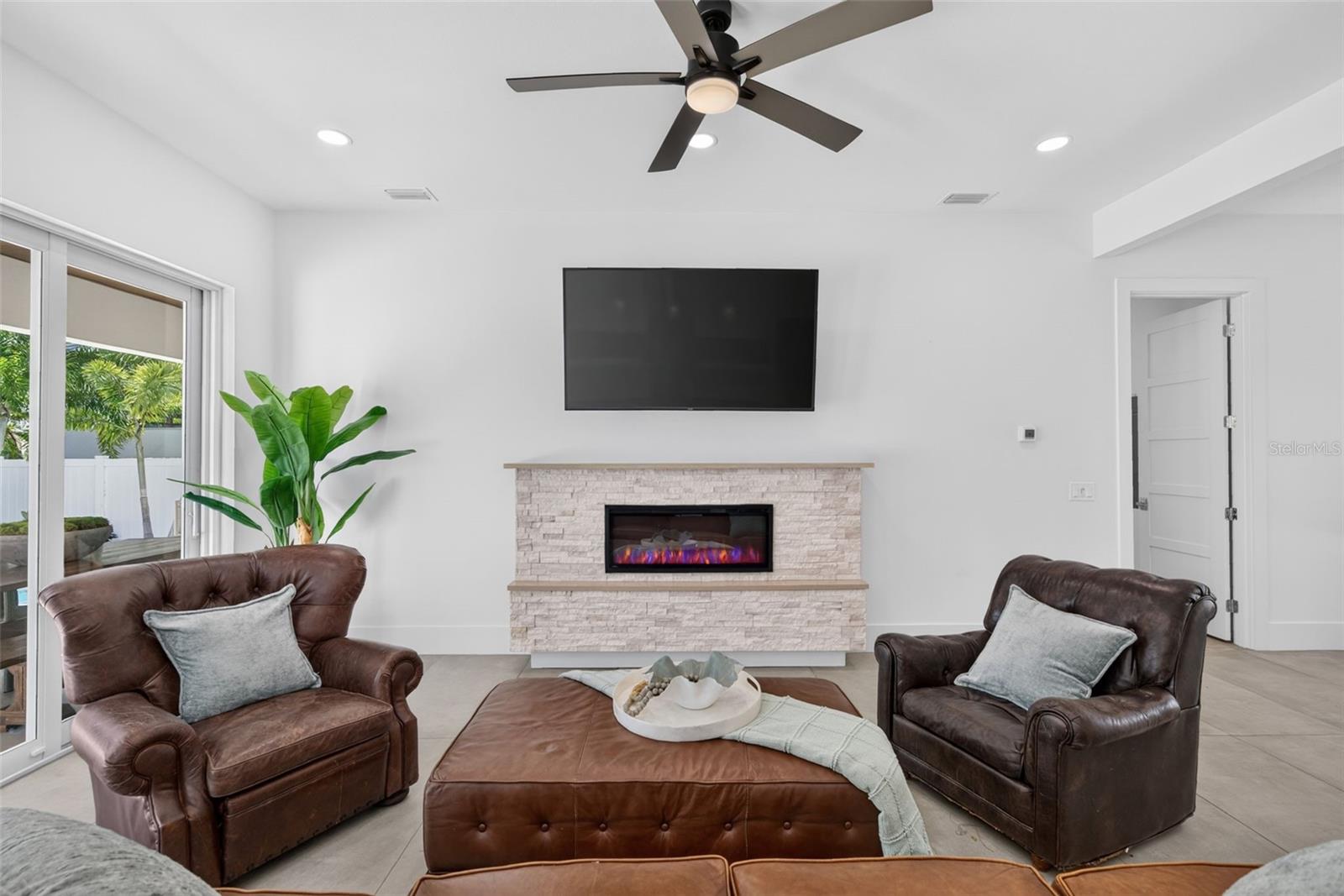 2430 FLOYD ST — photo 13