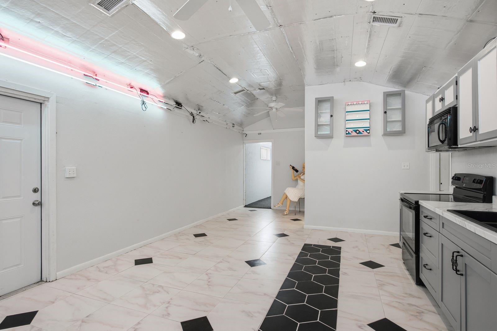 6309 WERNER AVE — photo 32
