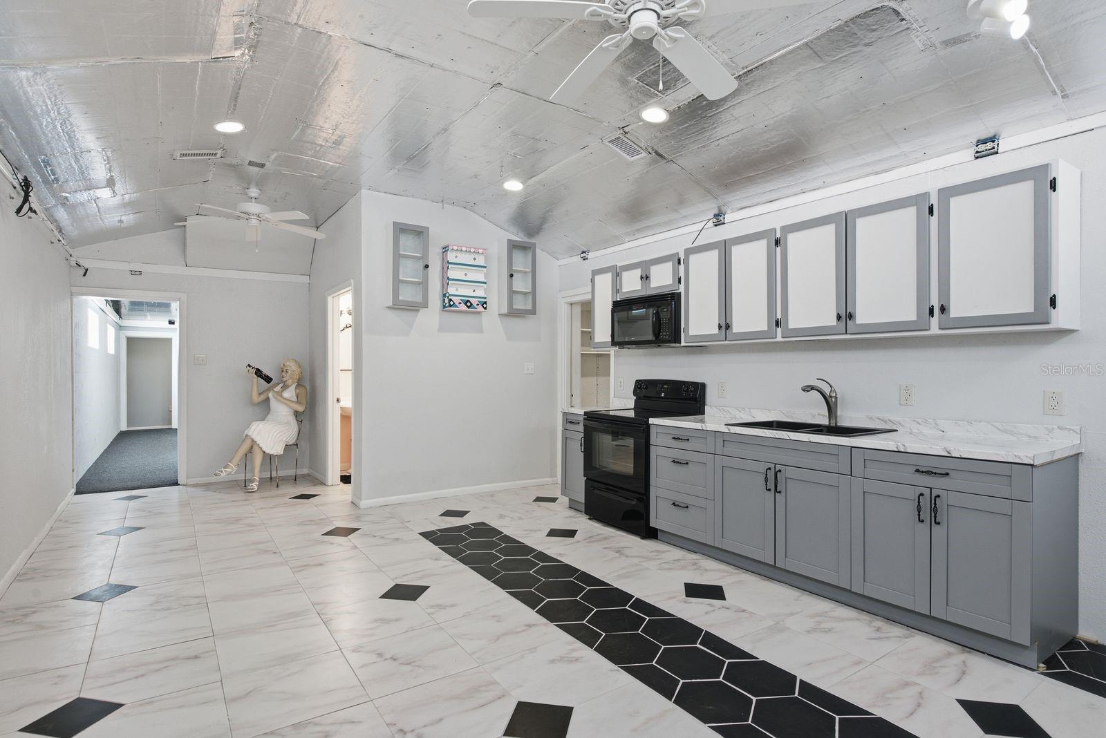 6309 WERNER AVE — photo 33