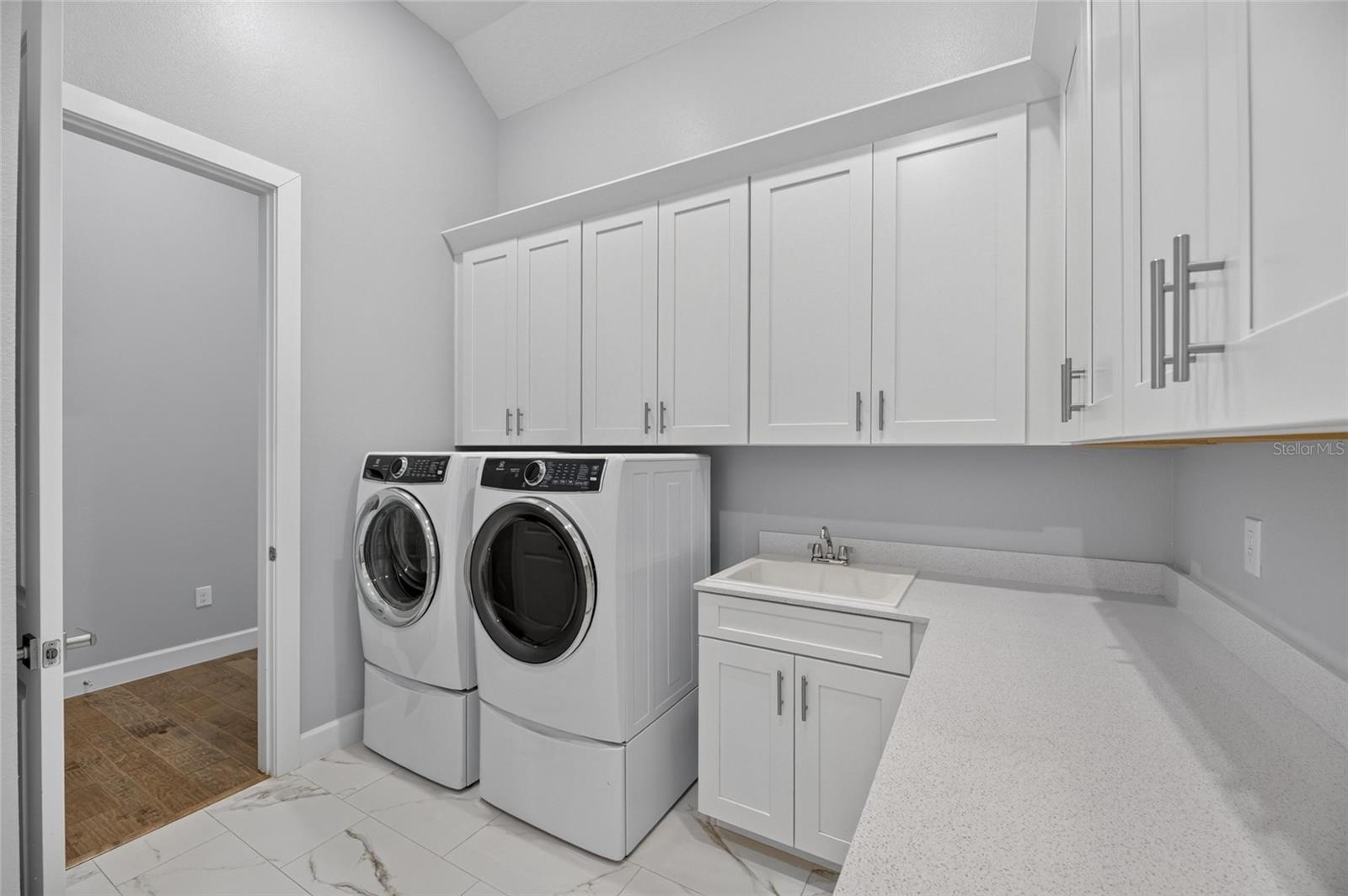 825 MANNS HARBOR DR — photo 52