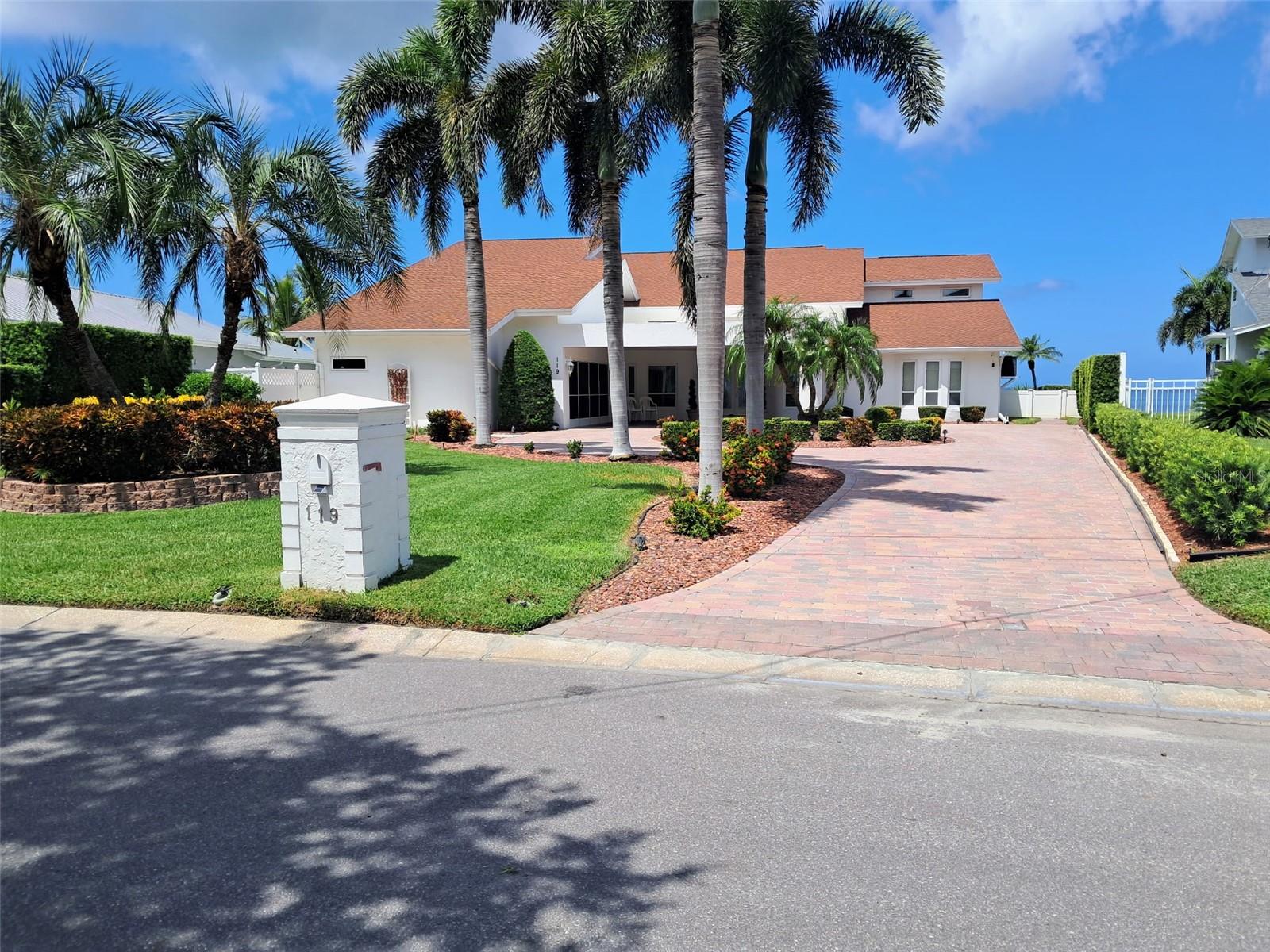 119 CARLYLE CIR — photo 4