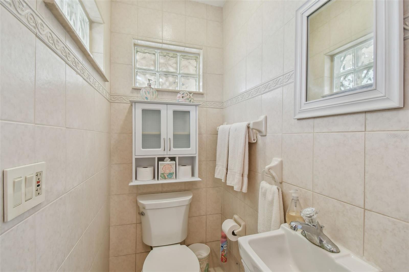 119 CARLYLE CIR — photo 32