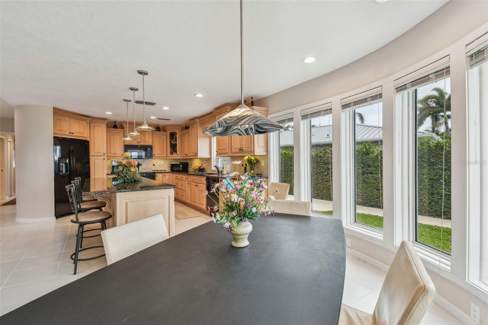 119 CARLYLE CIR — photo 25