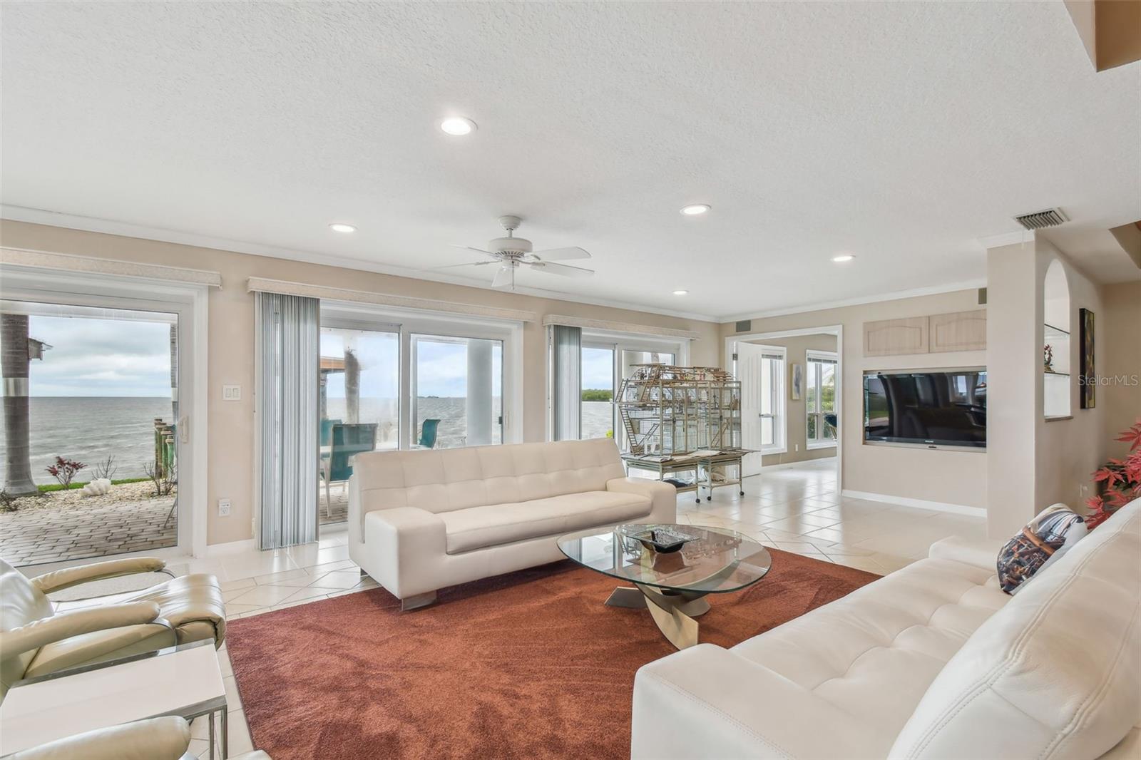 119 CARLYLE CIR — photo 18