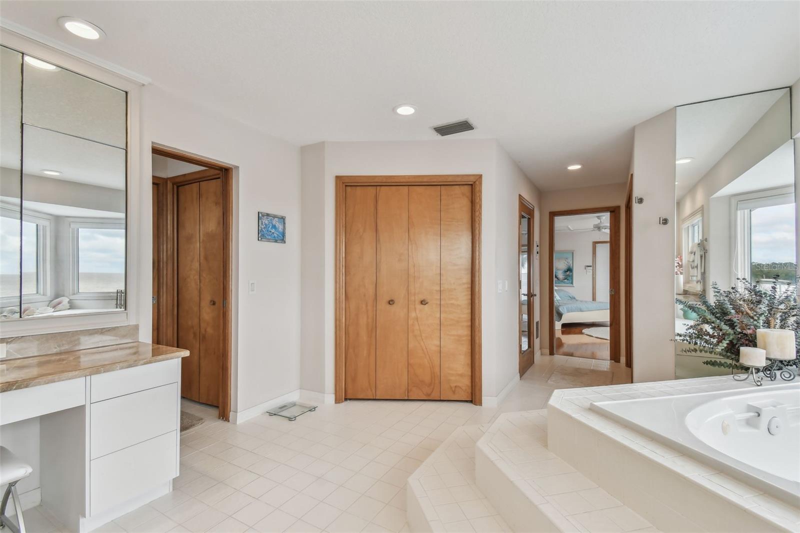 119 CARLYLE CIR — photo 69
