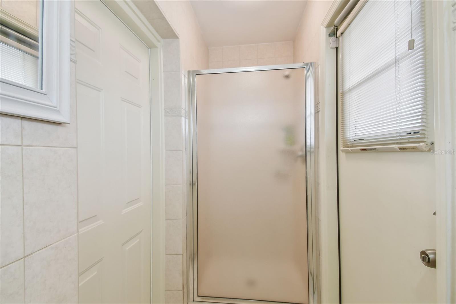119 CARLYLE CIR — photo 33