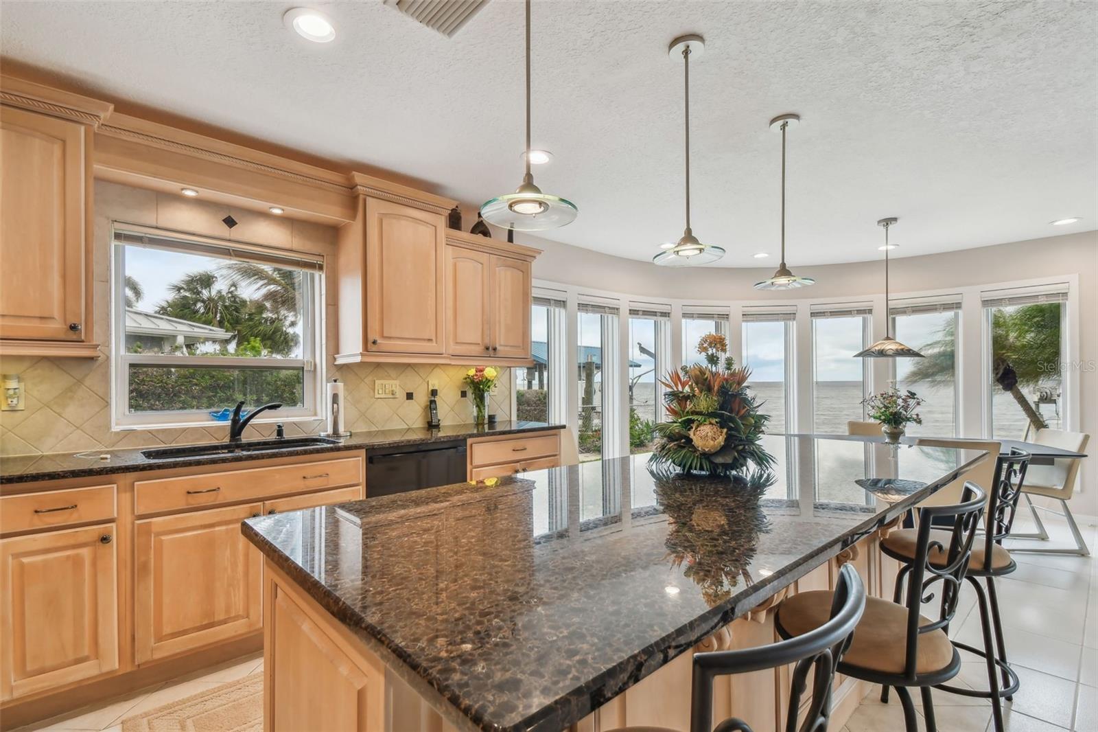 119 CARLYLE CIR — photo 22