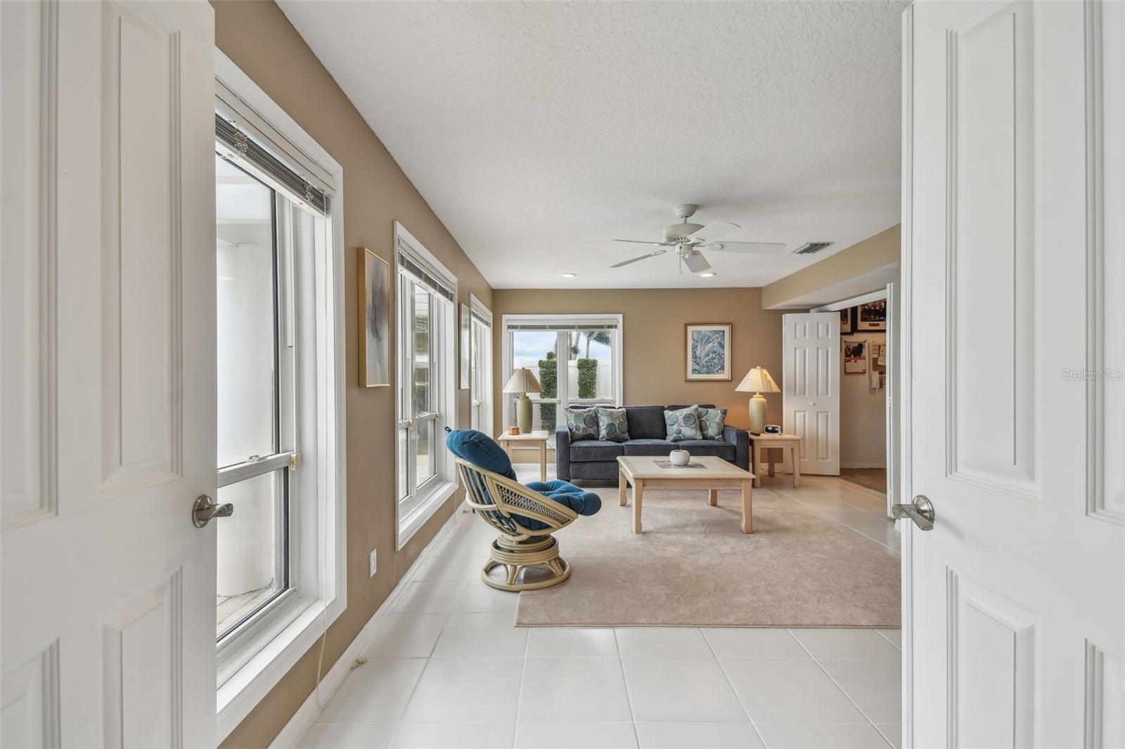 119 CARLYLE CIR — photo 41