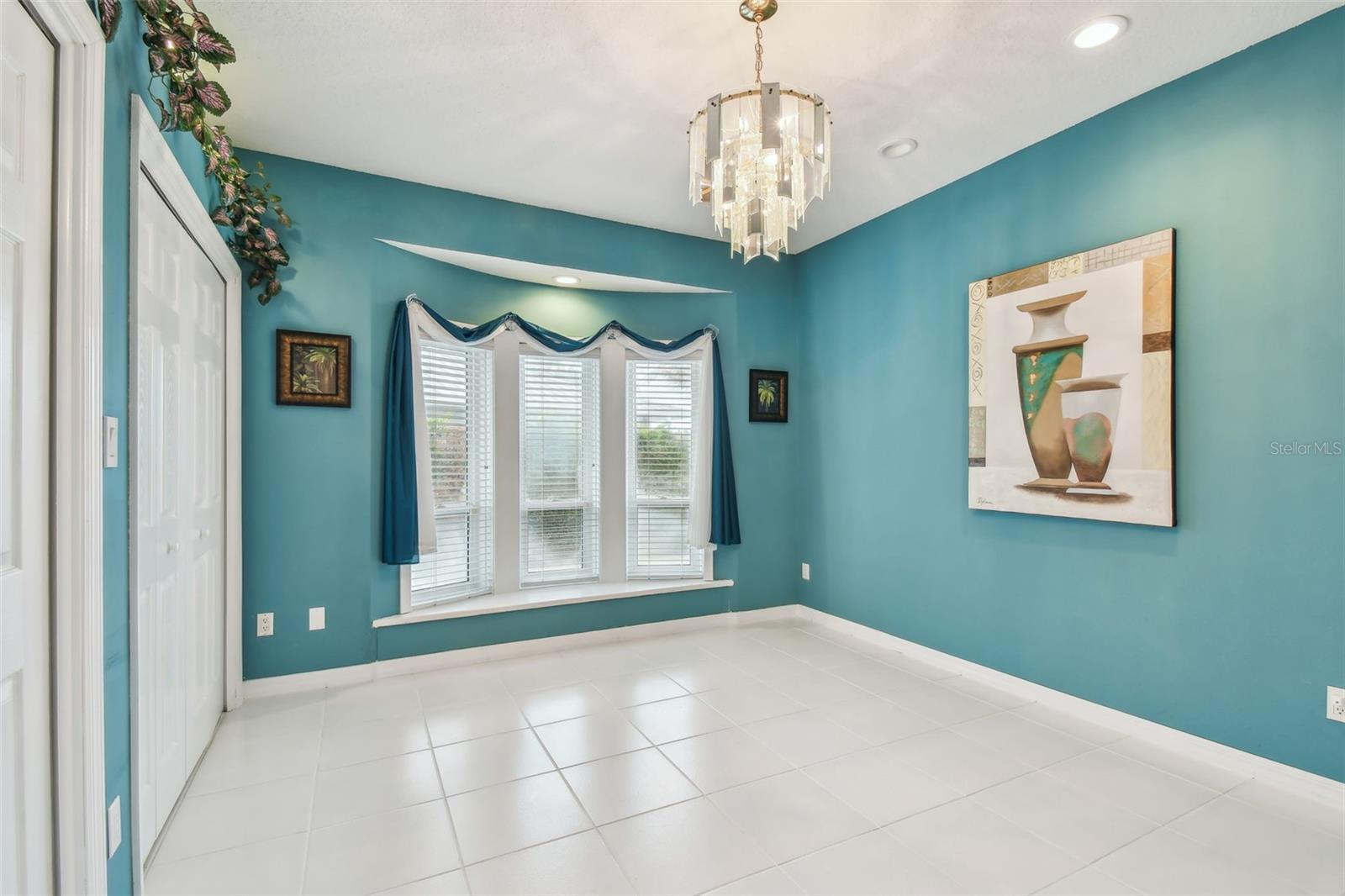 119 CARLYLE CIR — photo 28