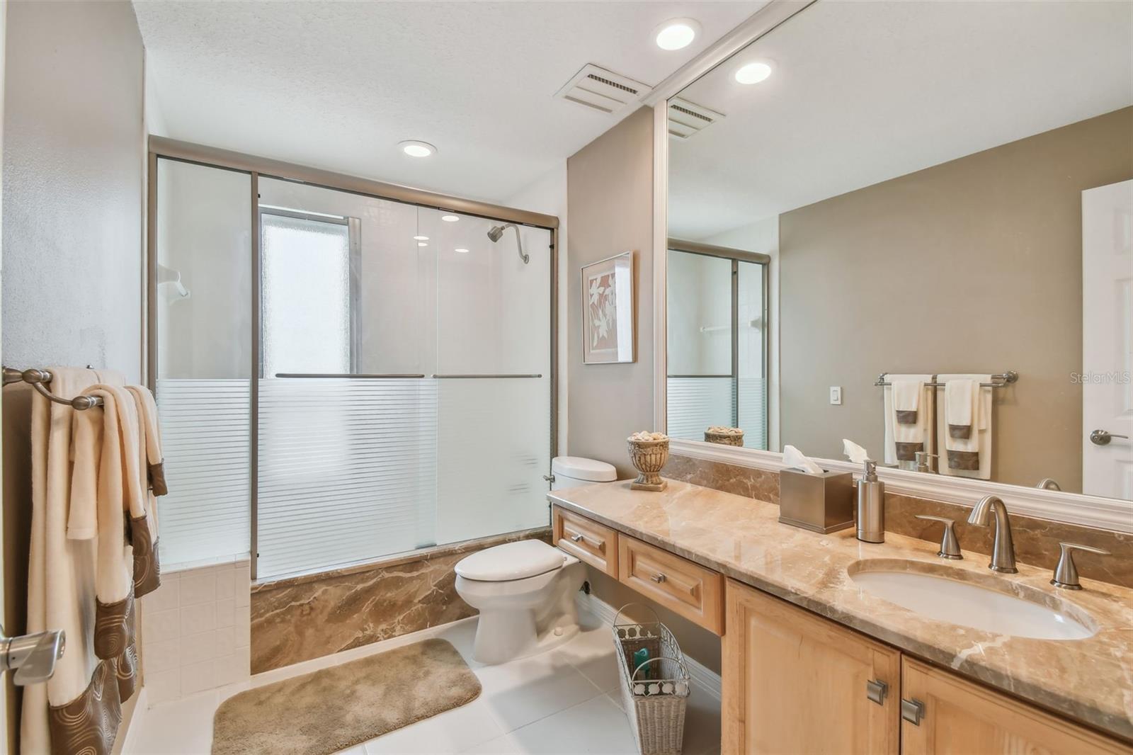 119 CARLYLE CIR — photo 37