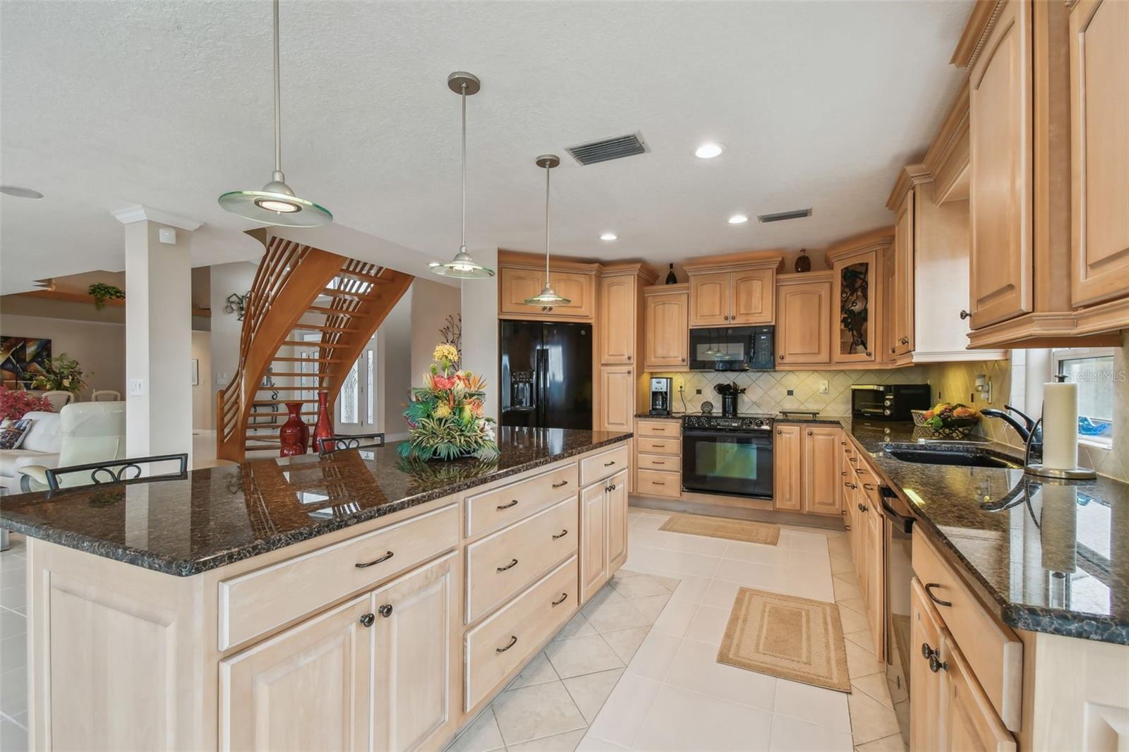 119 CARLYLE CIR — photo 20