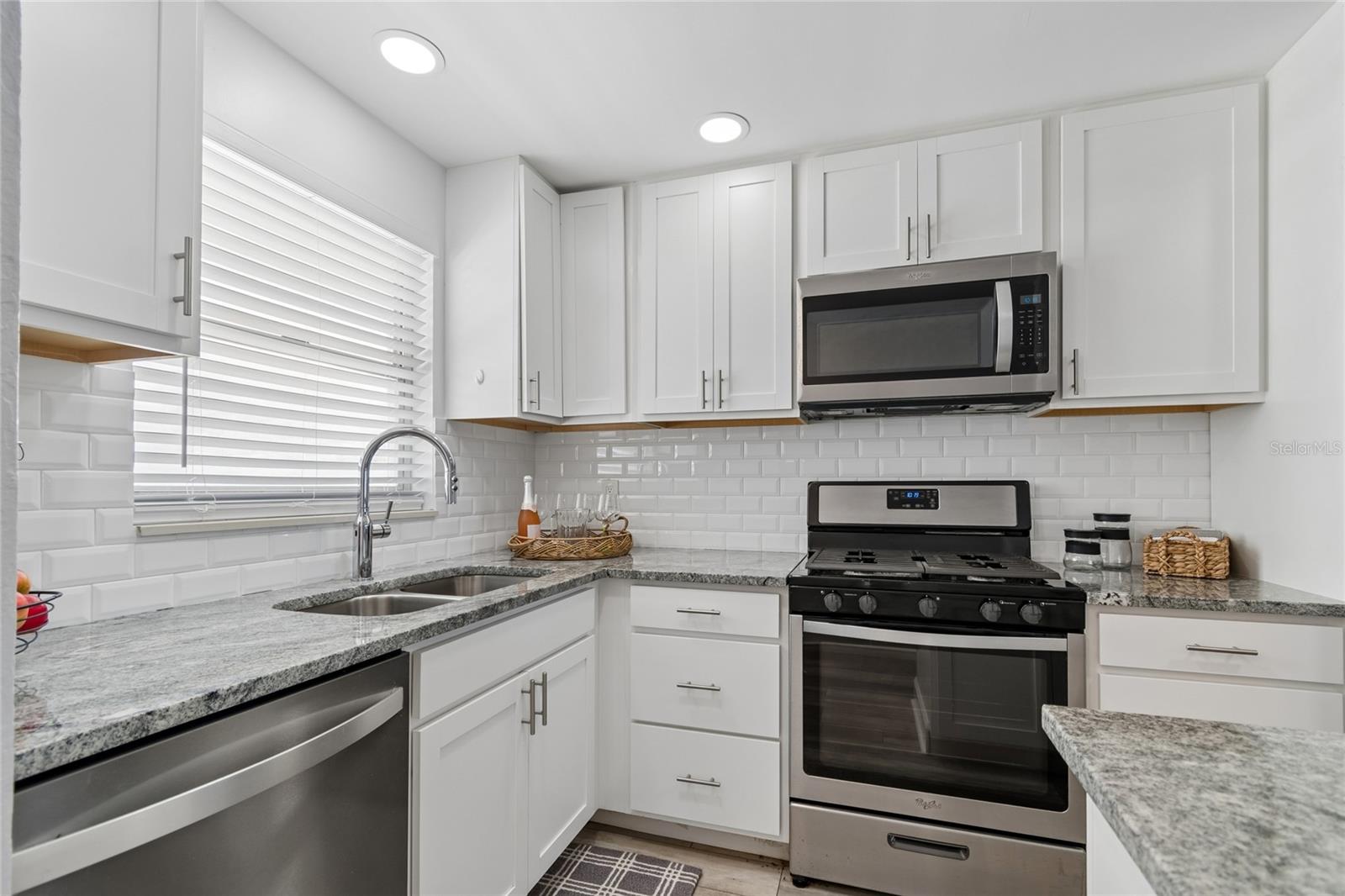 5980 SHORE BLVD S #909 — photo 3