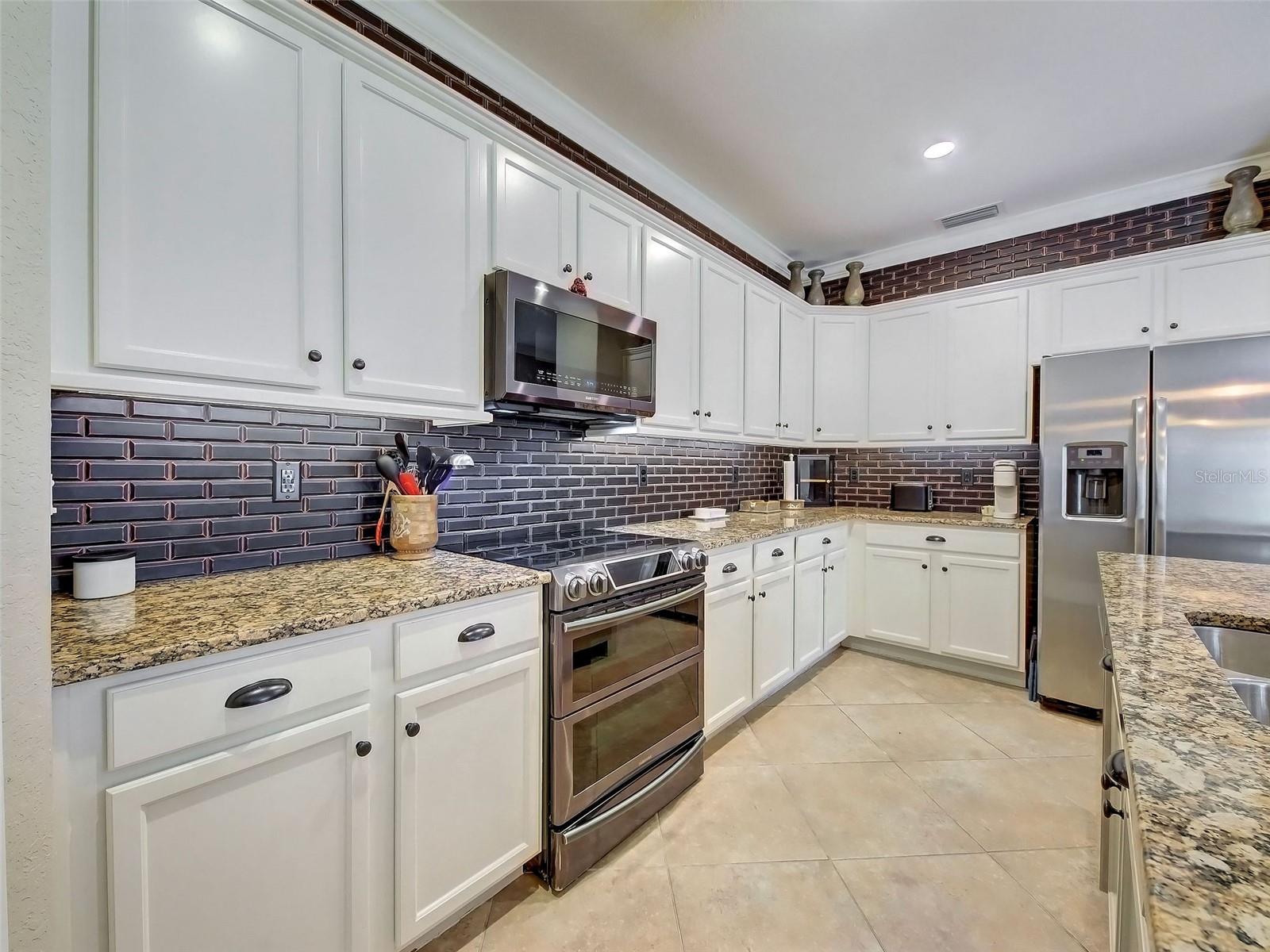 12390 CINQUETERRE DR — photo 39